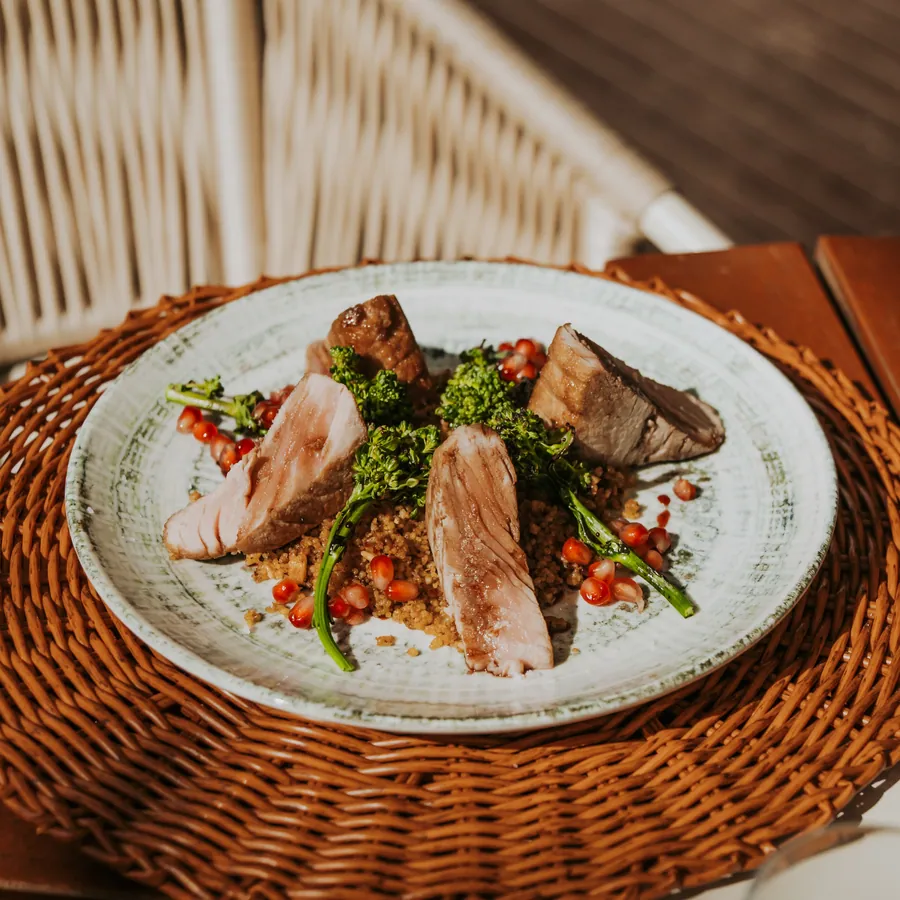 Crudo de atum, do menu de verão.